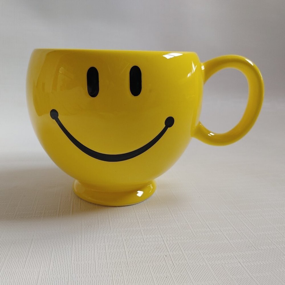BRIGHT Teleflora Be Happy Mug BOLD and HAPPY Y2K Look Happy Face Cappucc…